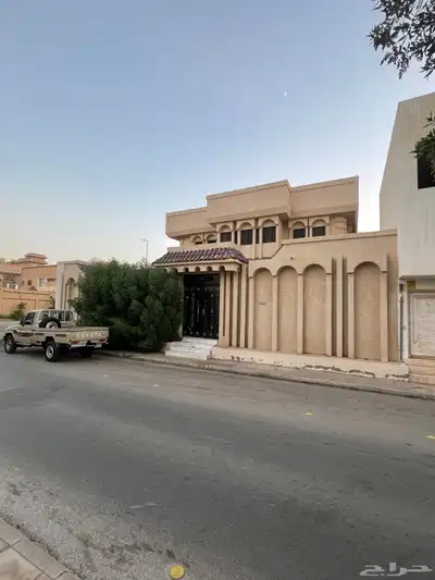 للبيع فيلا ببريدة حي الفايزية على 3 شوارع 4