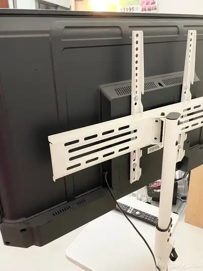 43inch Smart TV   Premium floor stand 5