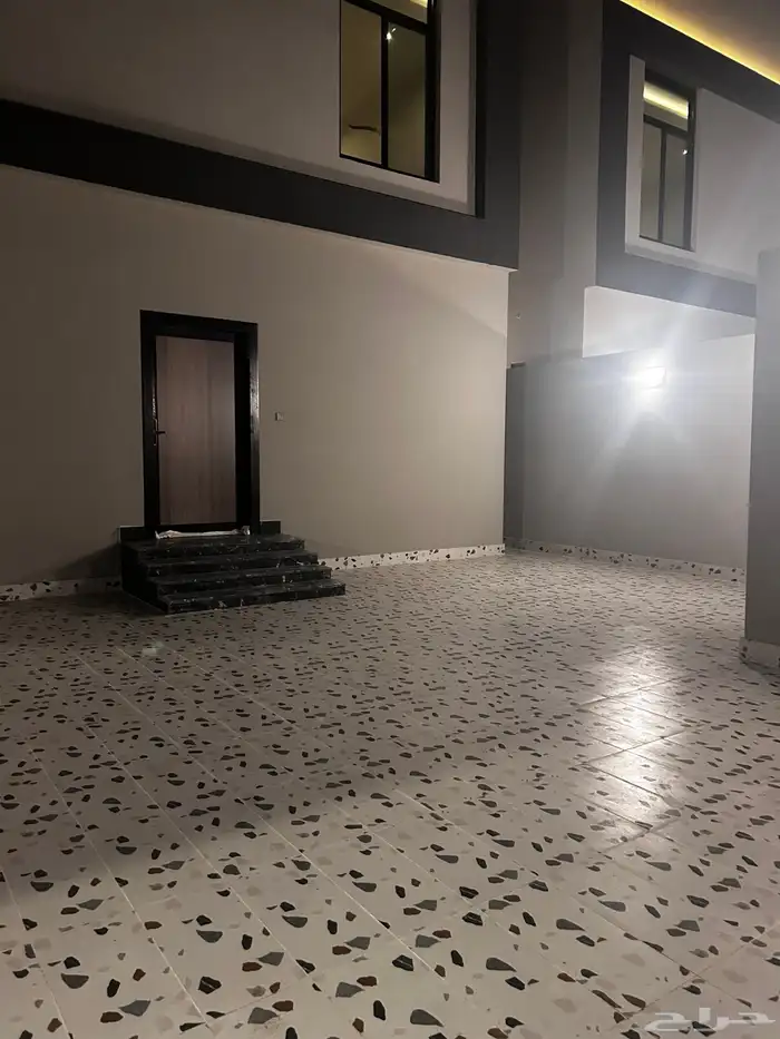 فله مساحه 450 درج جانبي دورين وملحق 4