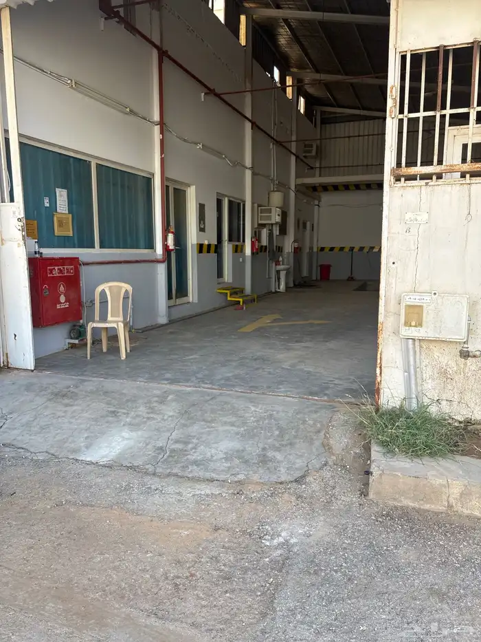 ورشة لصيانة السيارات يتوفر تمارا 2