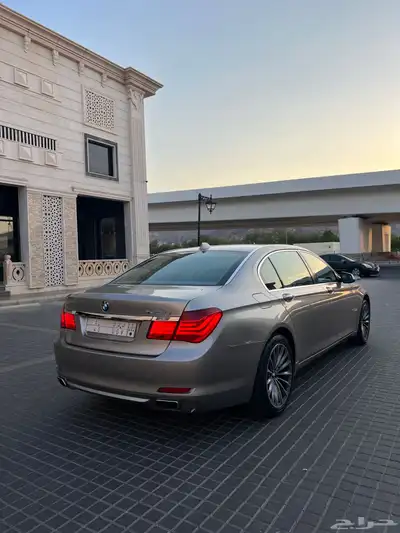 للبيع بي ام دبليو الفئة السابعة 740 4