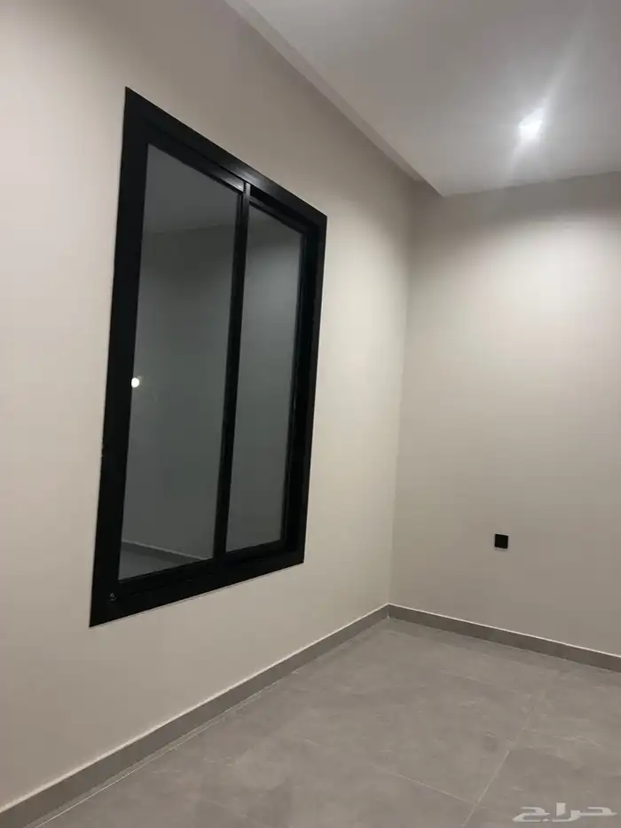 فله مساحه 450 درج جانبي دورين وملحق 9