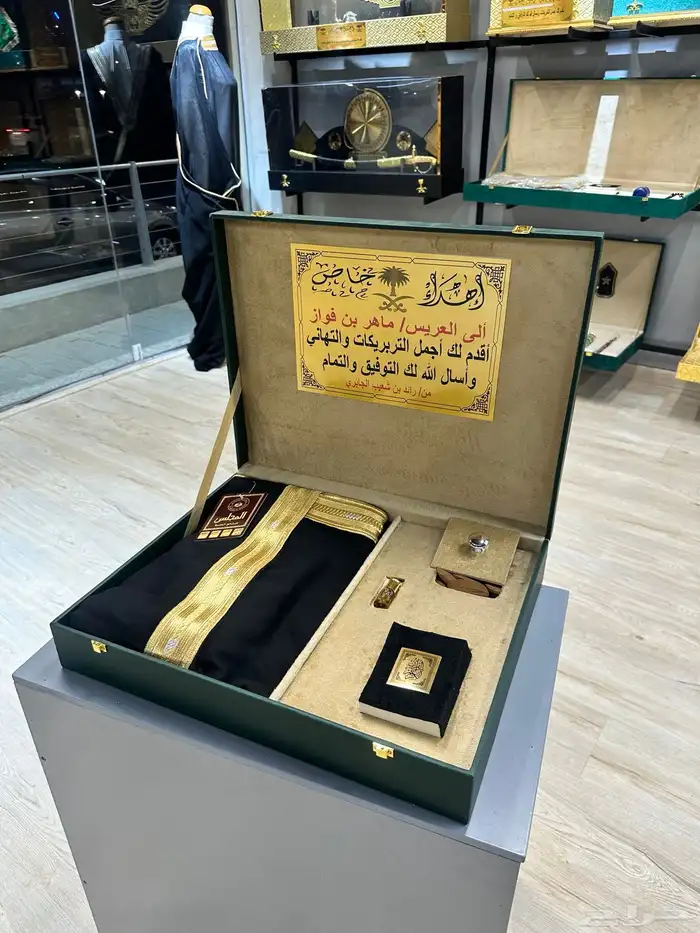 هدايا رجالية بوكسات بشت سيف عطر عود جملة 0