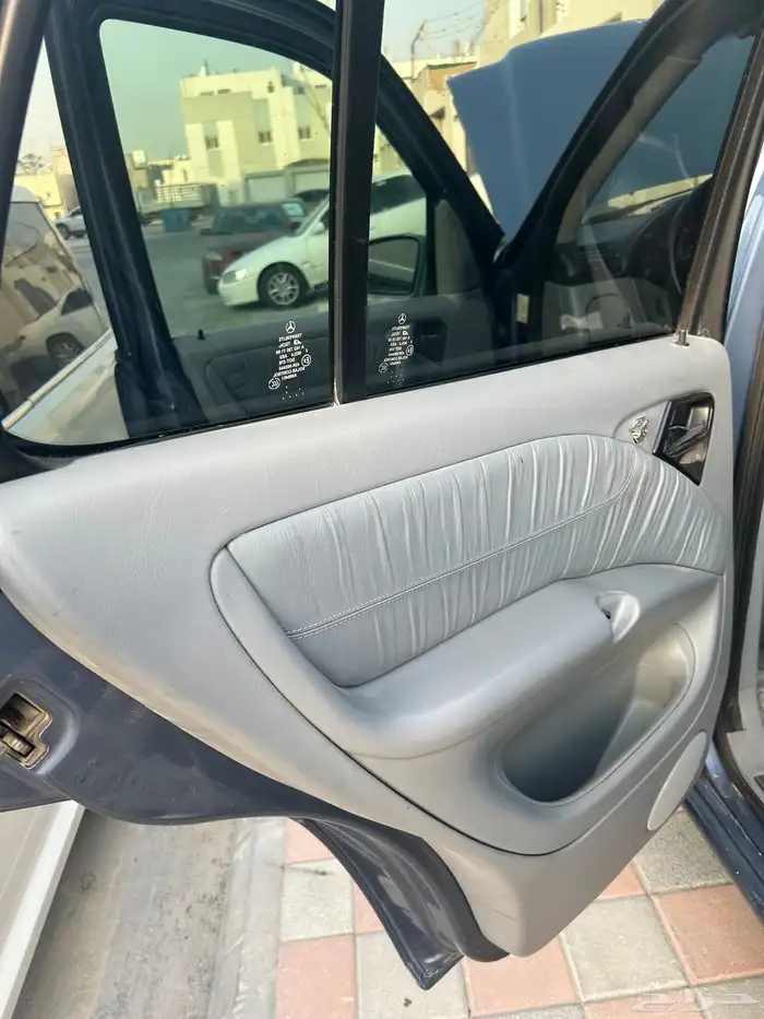 للبيع مرسيدس ML350 موديل 2005 وارد الجفالي 9