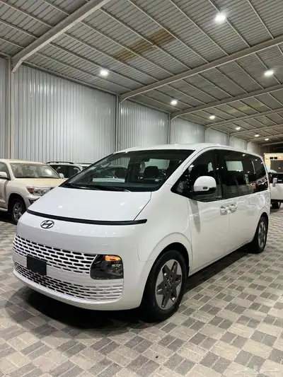 للبيع هونداي ستاريا 2024 شبه اصفار ركاب 0
