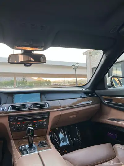للبيع بي ام دبليو الفئة السابعة 740 9