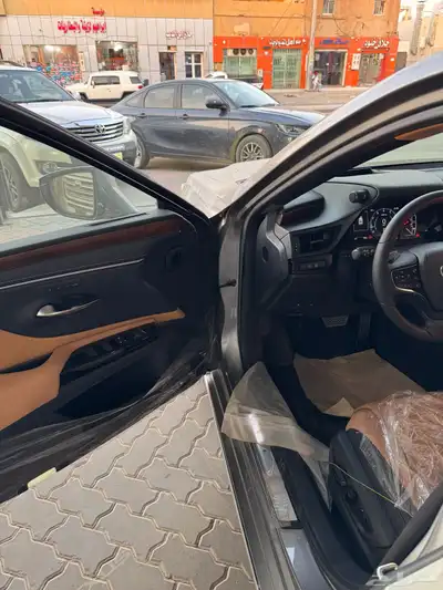 لكزس ES350 فئة CC بنزين 2025 7