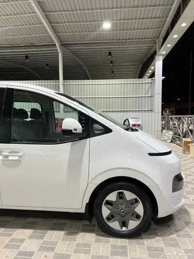 للبيع هونداي ستاريا 2024 شبه اصفار ركاب 3