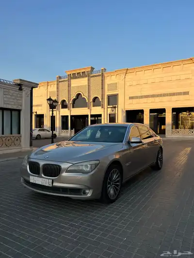 للبيع بي ام دبليو الفئة السابعة 740 7