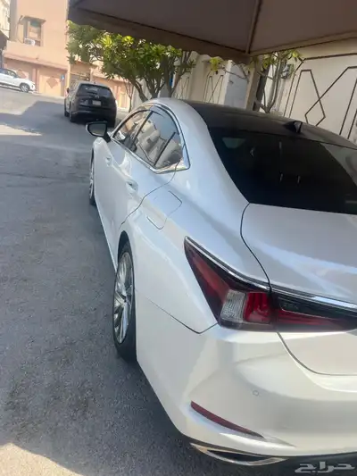لكزس ES 350 2019 1