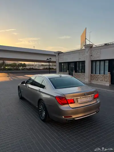 للبيع بي ام دبليو الفئة السابعة 740 17