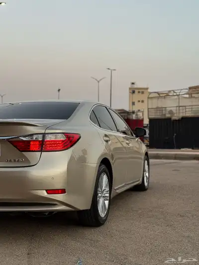 لكزس ES350 نظيف 11