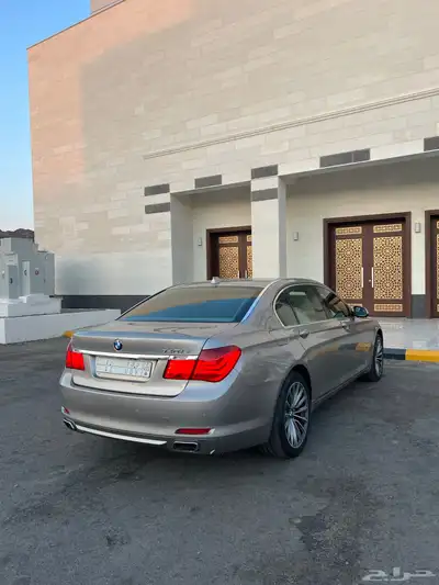 للبيع بي ام دبليو الفئة السابعة 740 0