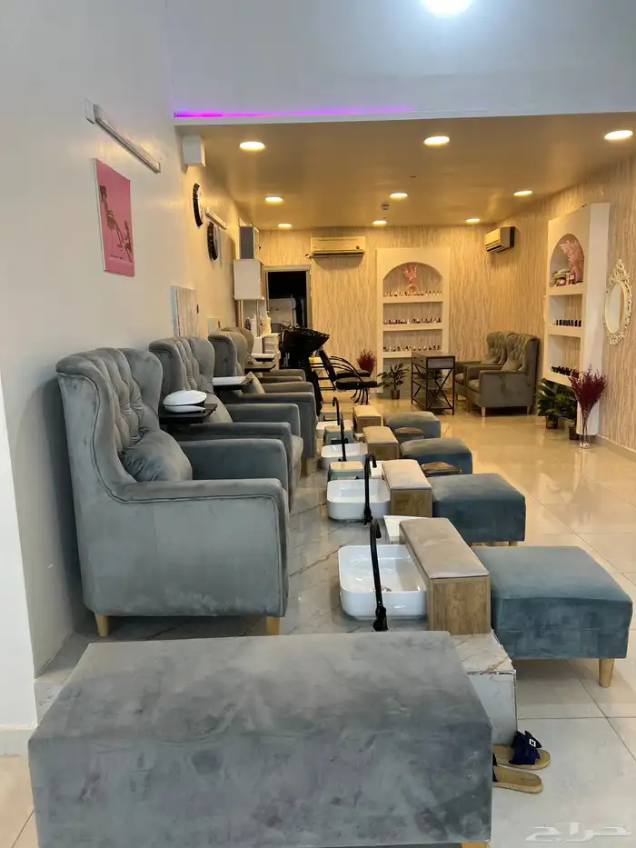 لأصحاب الصالونات الرجاليه والنسائية صالون لتقبيل بكامل اثاث 1