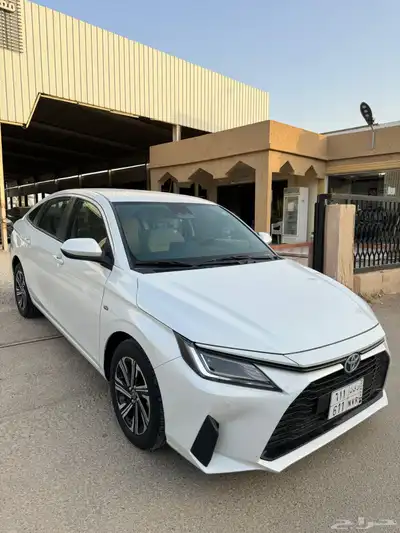 تويوتا يارس 2024 نص فل بنزين عداد 57 اللون ابيض 3
