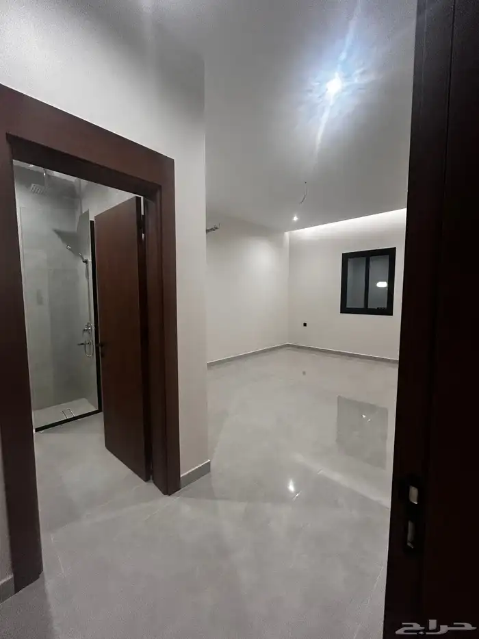 فله مساحه 450 درج جانبي دورين وملحق 14