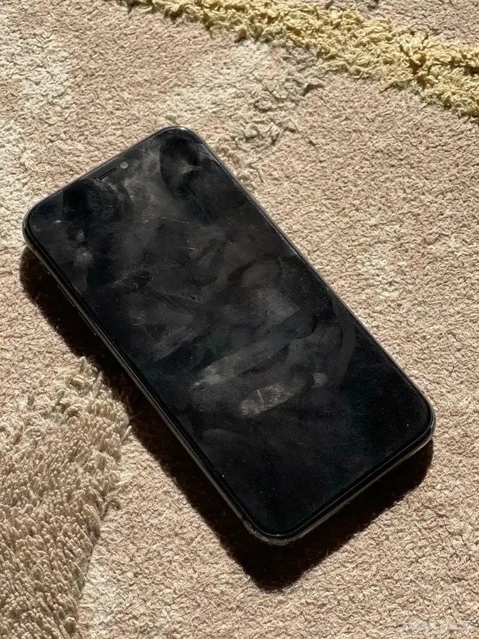 ايفون 11 العادي اسود 128 GB 1