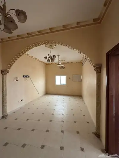 موقع في حي السداد الطائف موقع مميز عليها مبنى فيلا قديمه 64