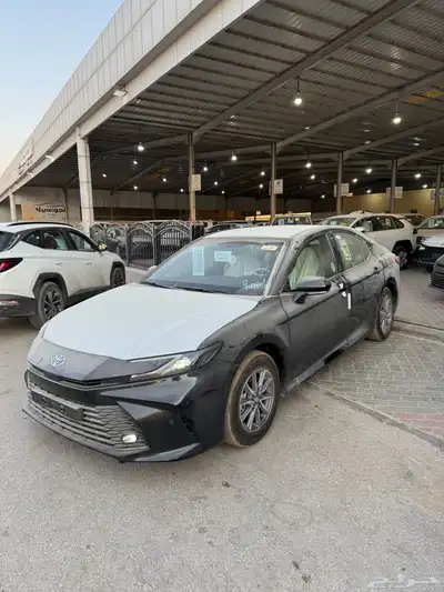 تويوتا كامري E بنزين 2025 0
