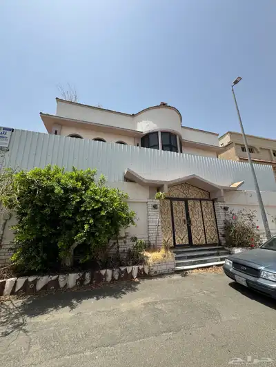 موقع في حي السداد الطائف موقع مميز عليها مبنى فيلا قديمه 34