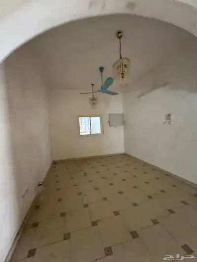 موقع في حي السداد الطائف موقع مميز عليها مبنى فيلا قديمه 47