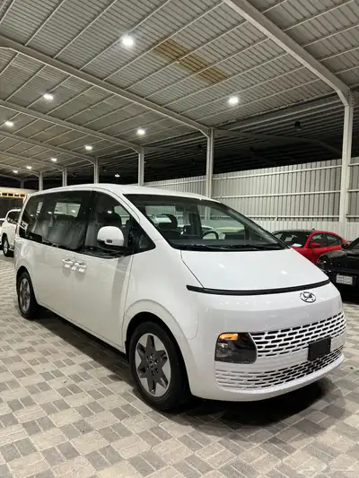 للبيع هونداي ستاريا 2024 شبه اصفار ركاب 2