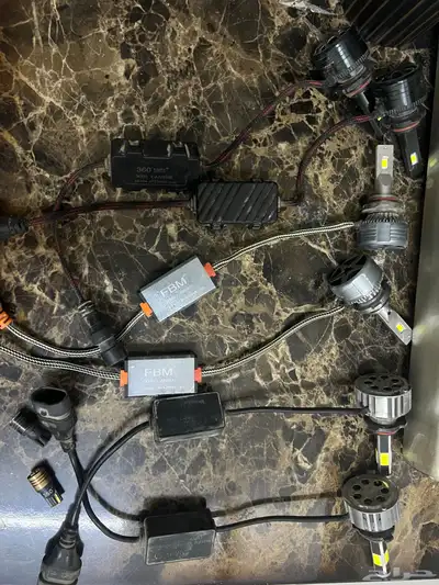 طقم زينون كامل عالي وواطي وسكن وكشافات جديده 9