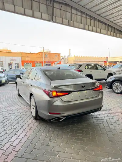 لكزس ES350 فئة CC بنزين 2025 3