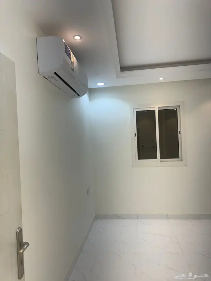 شقه 5 غرف جديده حي الرياض مجهزه بالمكيفات والمطبخ 9