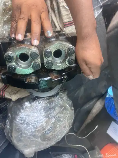 قطع بوكلين D2L كتربلر طرمبه هدروليك جنزير يمين  يسار 3