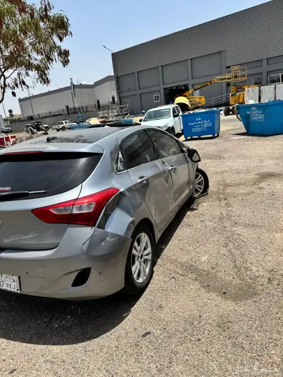 النترا i30 مصدومه للبيع 4