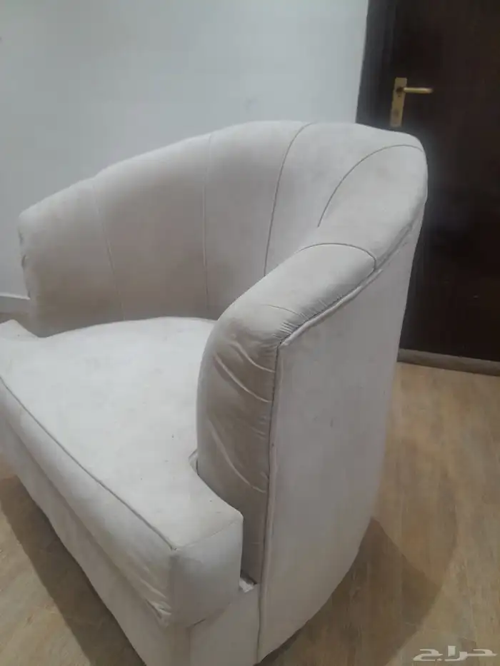 كراسي نظيفة جدا  و خالية من العيوب 0