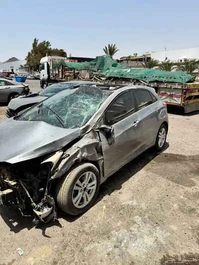 النترا i30 مصدومه للبيع 7