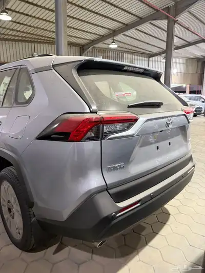 تويوتا راف فور XLE 4x4 بنزين 2025 3