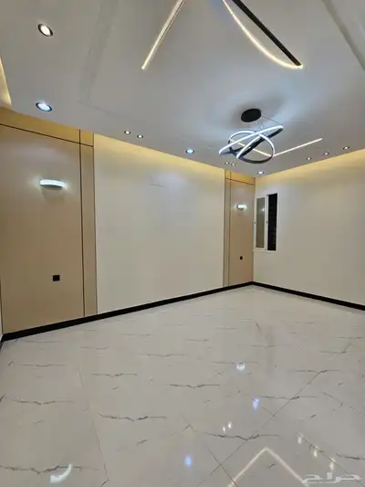 للبيع دور ارضي ببايكة سياره وحوش وسيع تشطيب VIPف درة الموسي 9