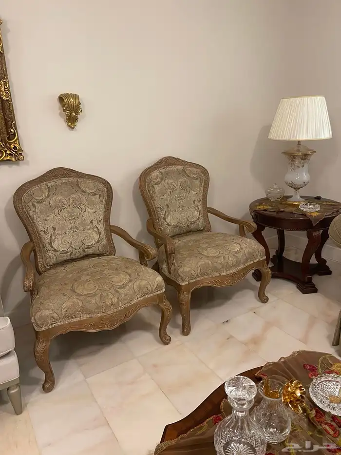 طقم كنب وحده كبيره تكفي ثلاث اشخاص وحده مزوجه واثنين فرادي 2