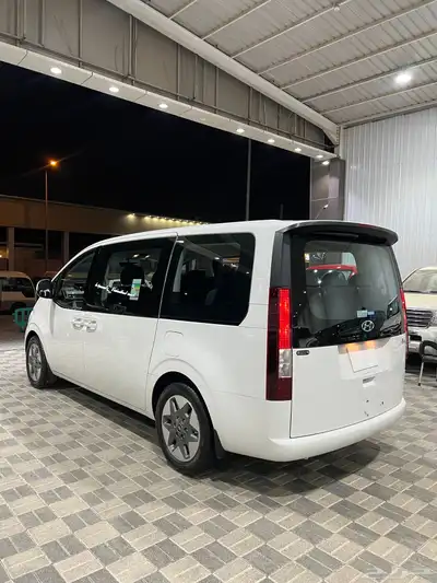 للبيع هونداي ستاريا 2024 شبه اصفار ركاب 8