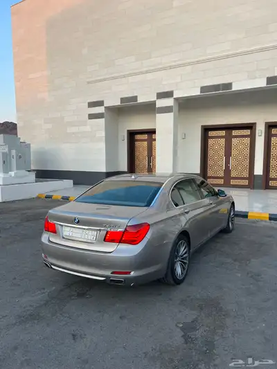 للبيع بي ام دبليو الفئة السابعة 740 2