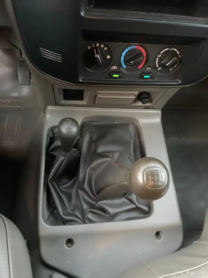 نيسان صالون أربع بييان حكومي سابقا ممشا 75 فقط 11