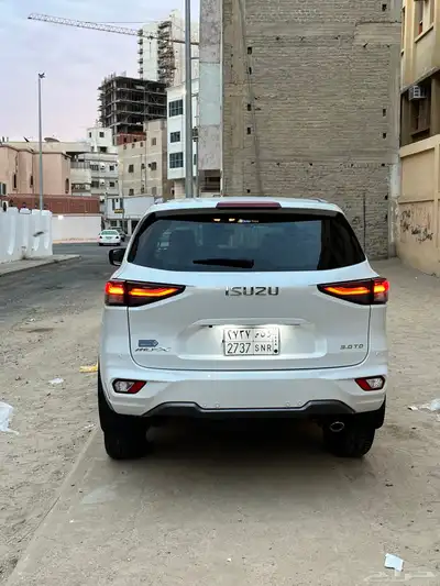 ايسوزو MUX فل كامل بدون دبل ماشي 27 الف 0
