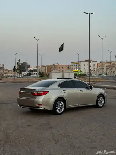 لكزس ES350 نظيف 4