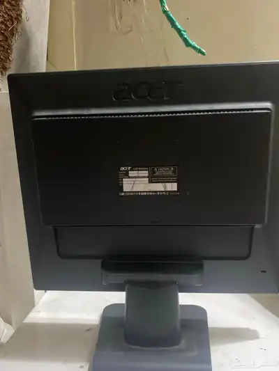 شاشه كمبيوتر مكتبي في خدوش خفيفه شبه مستعمل 1