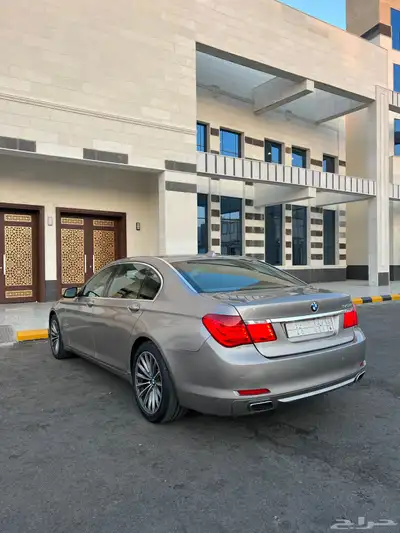 للبيع بي ام دبليو الفئة السابعة 740 1