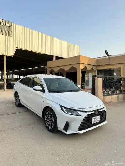 تويوتا يارس 2024 نص فل بنزين عداد 57 اللون ابيض 4