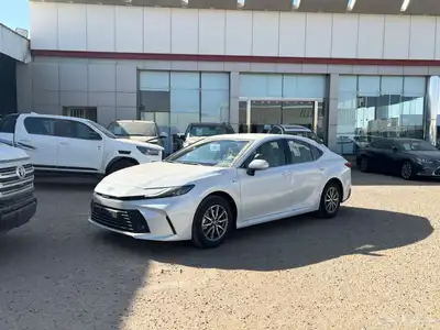 تويوتا كامري 2025 E هايبرد 0