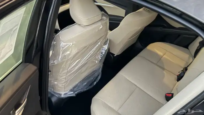 كامري E 2025 بنزين اسود 6