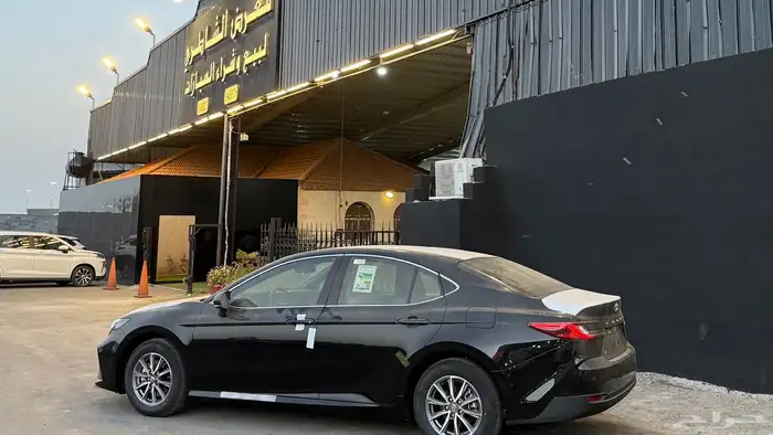 كامري E 2025 بنزين اسود 3