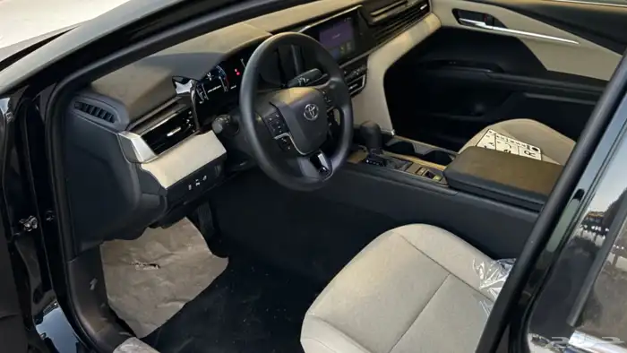 كامري E 2025 بنزين اسود 5