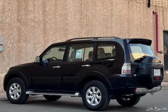 مستبيشي باجيرو GLS 2020 لون اسود 13