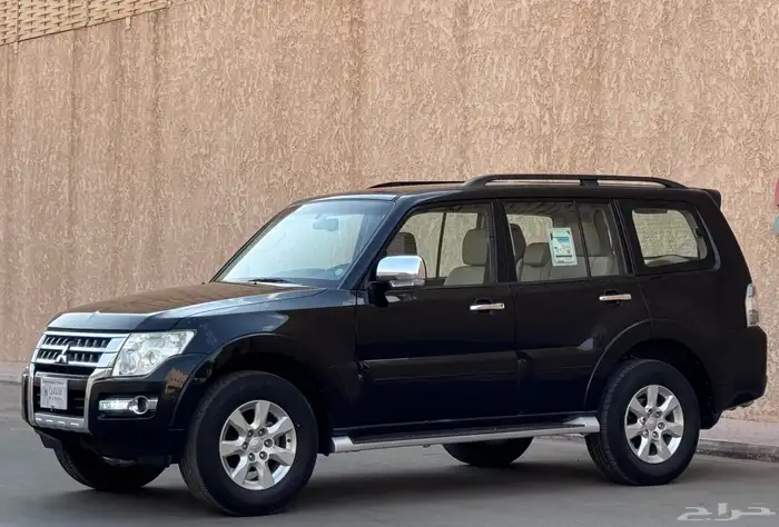 مستبيشي باجيرو GLS 2020 لون اسود 1